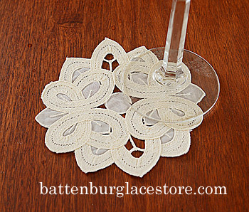 Round doilies. Christina Crystal Lace.4".Pearled Ivory.12 pieces